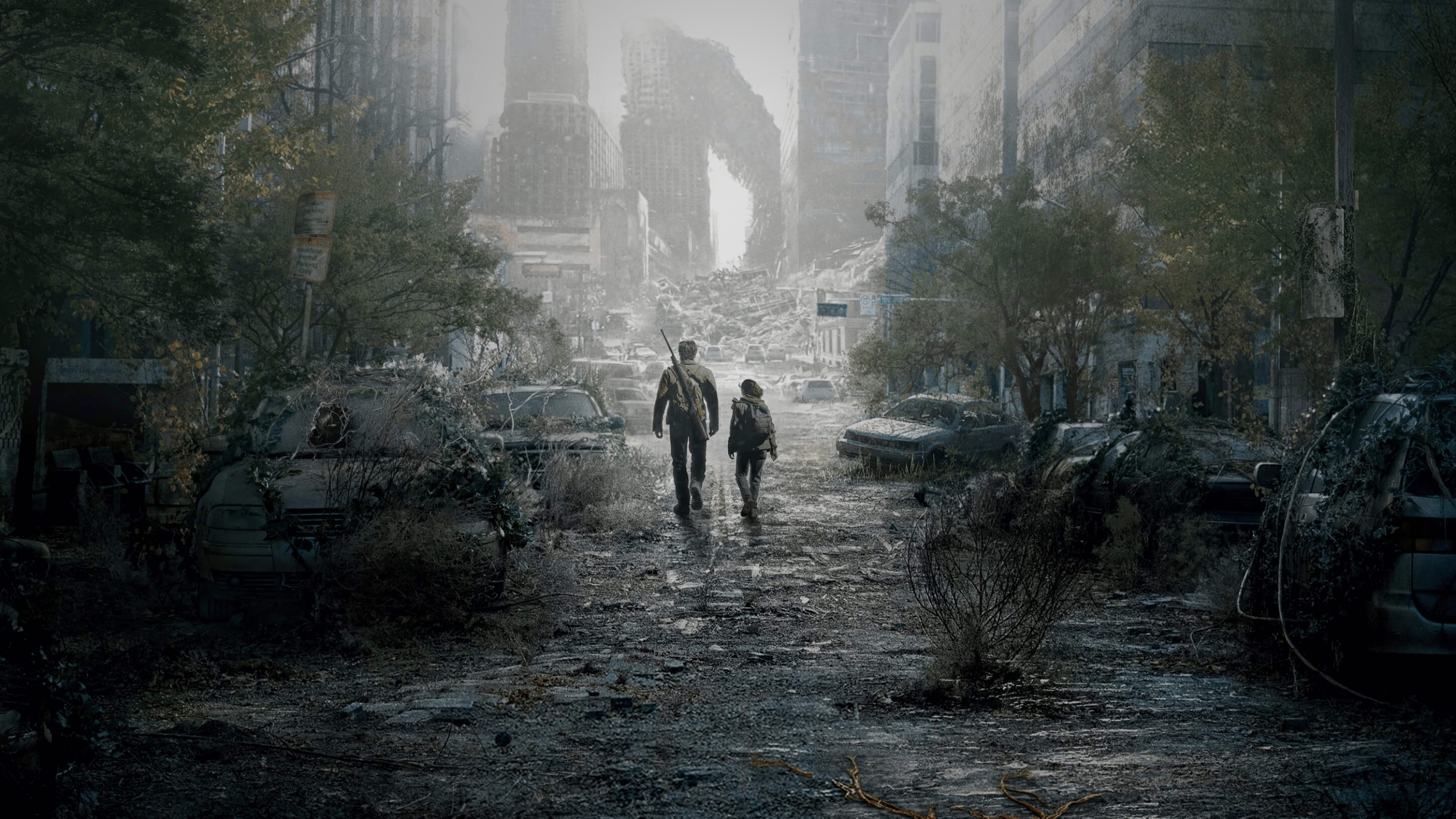 Ellie e Joel caminhando em uma cidade destruída